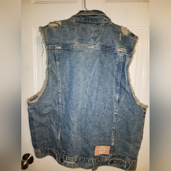 Jean jacket size 2xl but fits like xl - Picture 2 of 2